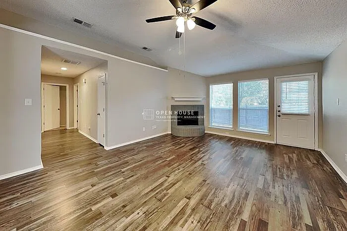 3 bed, 2.0 bath, 1780 sqft, $2,200 — Photo 4