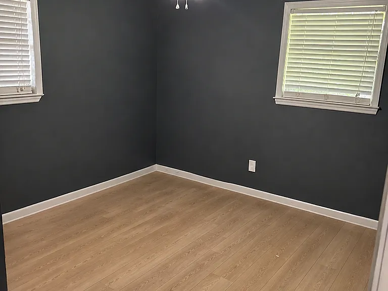 402 Darby St — Photo 5