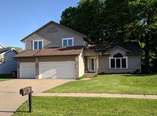 1725 Hidden Hollow Ln NW, Cedar Rapids, IA 52405