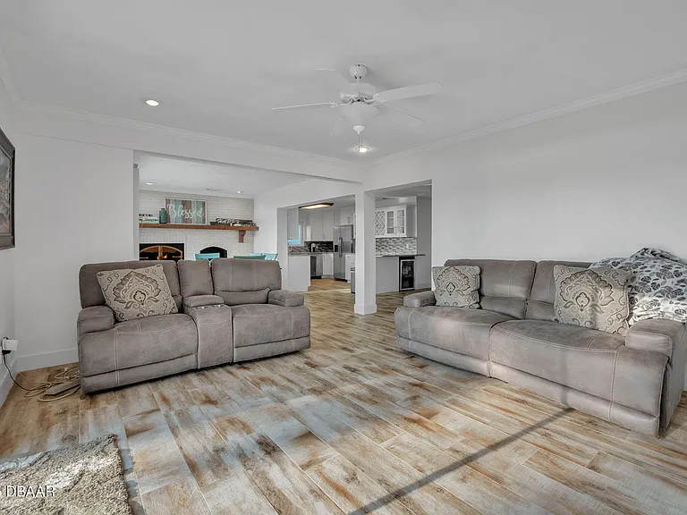 450 Lambert Ave — Photo 17