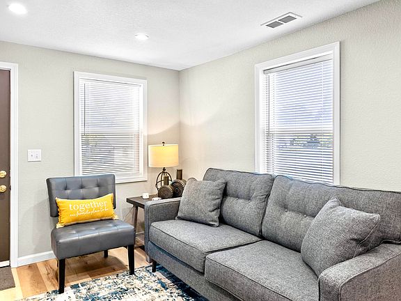 5th image of 224 W Springfield Street