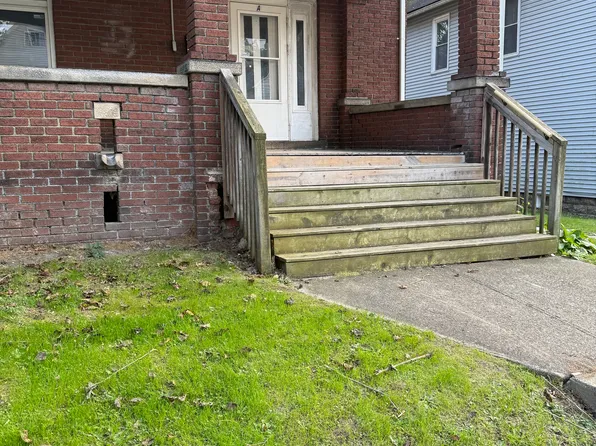 608 Meek St #1, Sharon, PA 16146