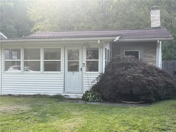 1602 Grove Ave, Madison, OH 44057
