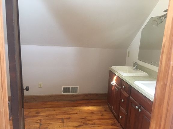3rd image of 710 E Morris St