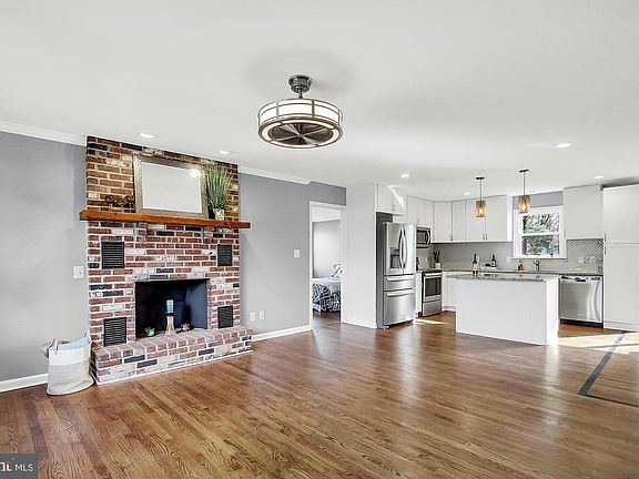 3rd image of 1407 Buckthorn Dr