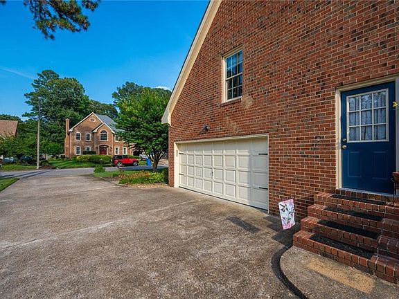 5th image of 812 Walnut Forest Ct