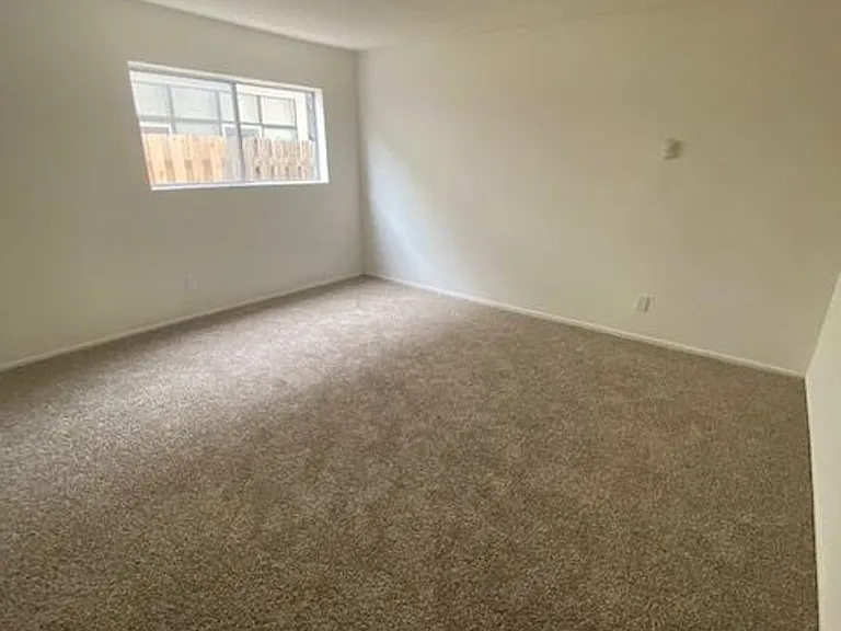 10644 Eastborne Ave — Photo 3