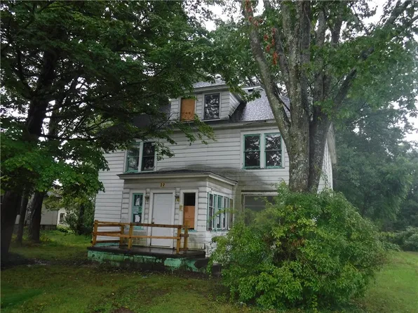 22 Center St, Forestville, NY 14062
