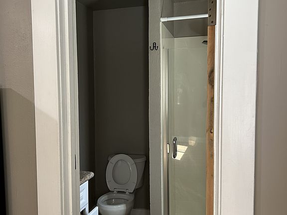 4th image of 700 Huntington Ct #A