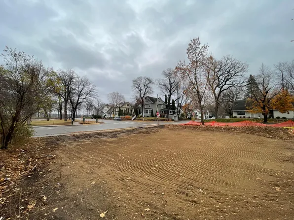 44 1st St, Excelsior, MN 55331