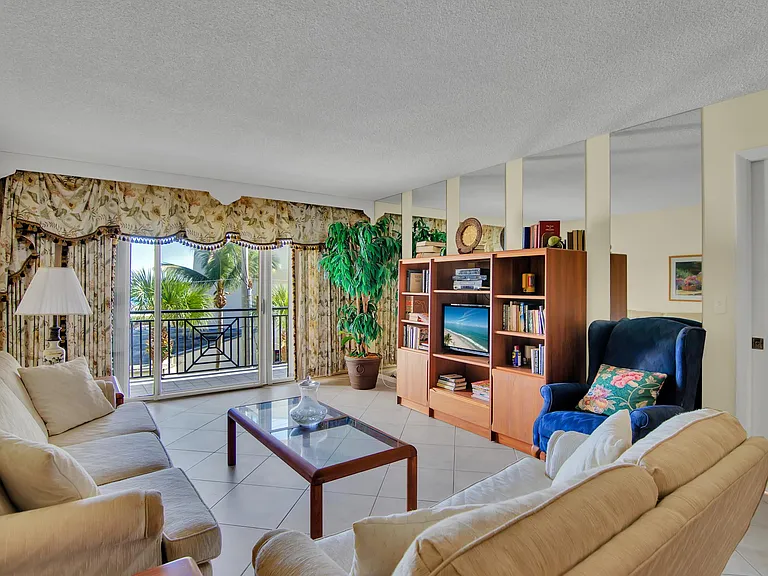 3939 Ocean Dr #307C — Photo 12