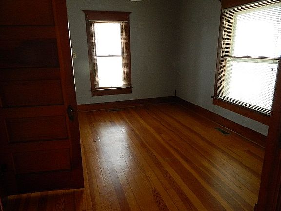 5th image of 1121 E 11th Ave