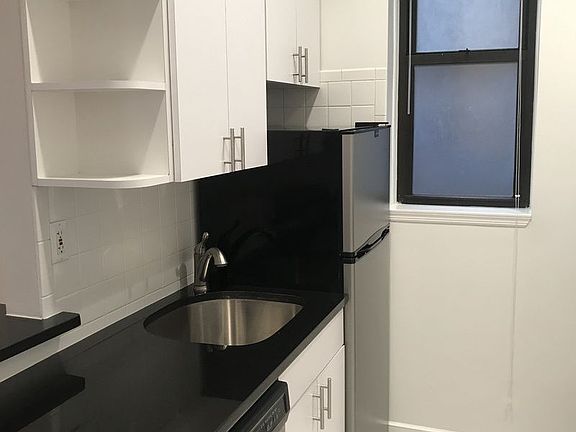 3rd image of 646 Amsterdam Ave APT 3B