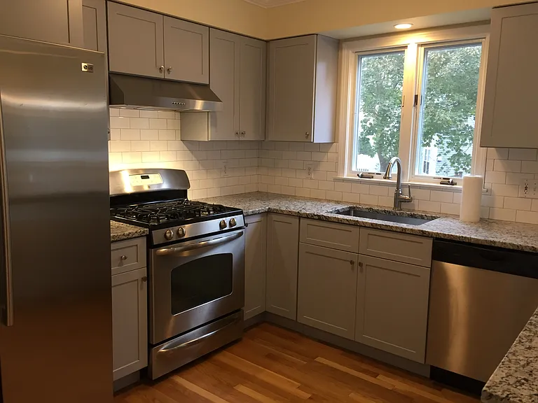 209 Hunyadi Ave — Photo 6