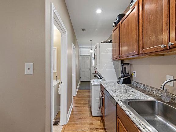 5th image of 4963 Magnolia Ave Floor 2