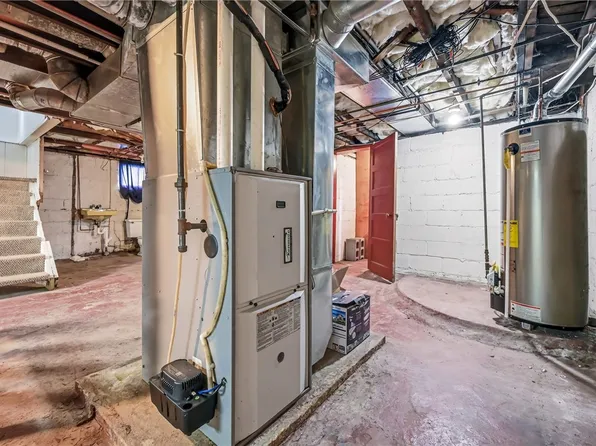 300 Ormond Ave, Sharon, PA 16146