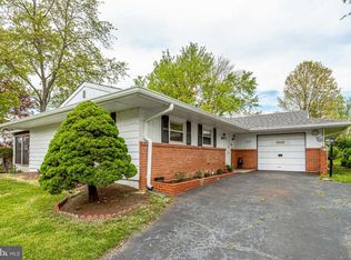 605 E Roanoke Rd, Sterling, VA 20164