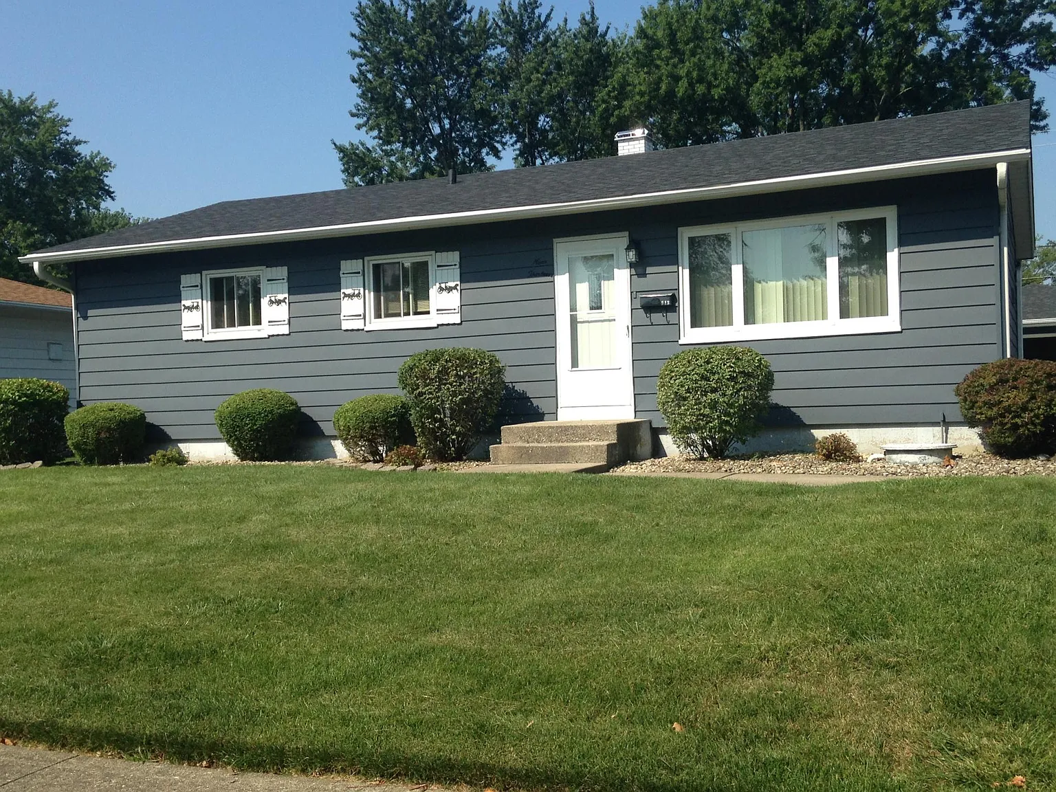 913 Brentwood Dr — Photo 1