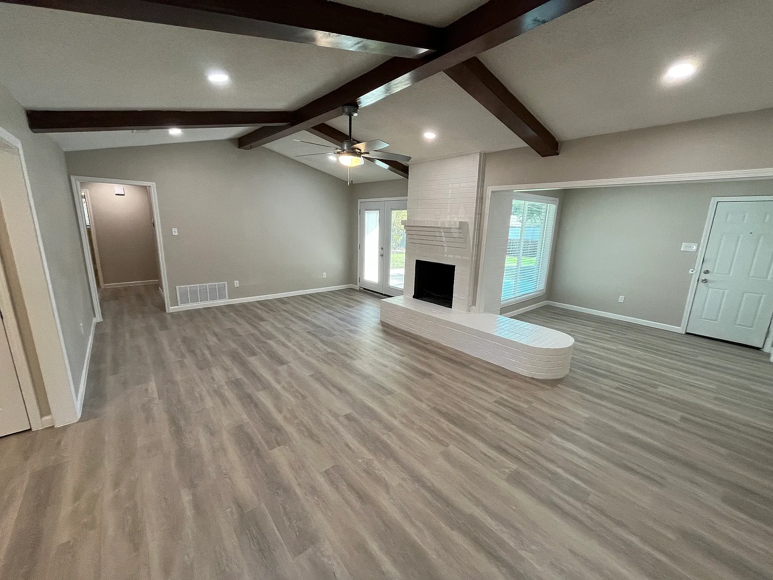 3 bed, 1817 sqft, $2,000 — Photo 4