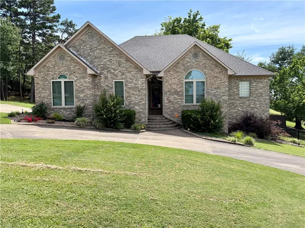 1201 Carruthers Dr, Morrilton, AR 72110