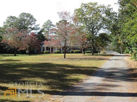 3rd image of 332 W Club Dr