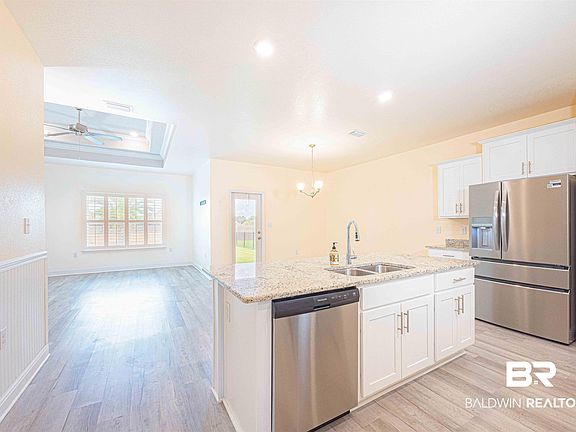 4th image of 9604 Volterra Ave
