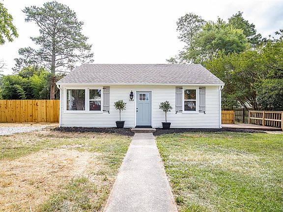 2nd image of 1309 Saint Michaels Ln