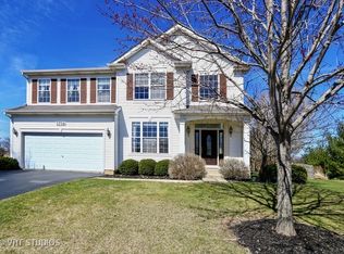 2758 Constitution Dr, Lindenhurst, IL 60046