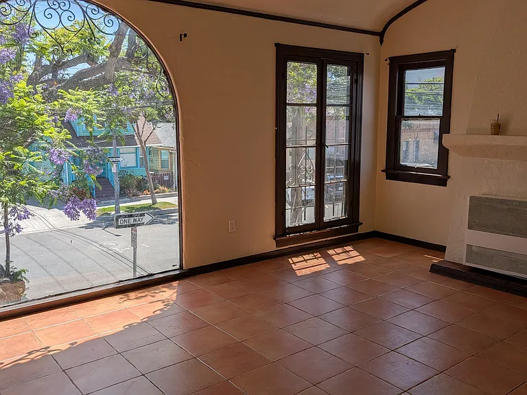 329 Cerritos Ave — Photo 4