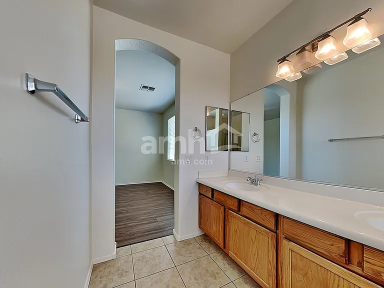 7225 S 73rd Dr — Photo 14