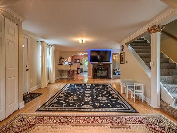 5th image of 102 Hillside Ave