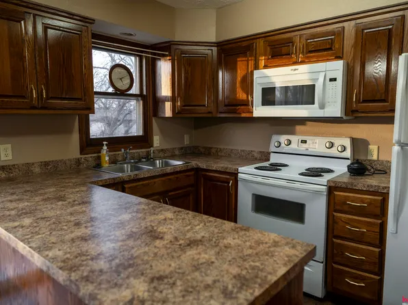 1711 N 19th St, Beatrice, NE 68310
