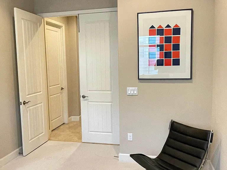 Simple, modern, uncluttered & elegantly furnished third guest room.