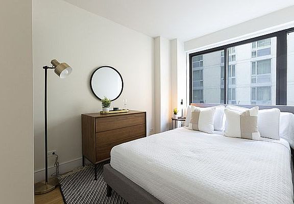 5th image of 230 E 44th St APT 12A