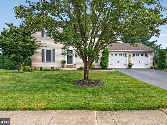 3rd image of 432 White Rose Ln