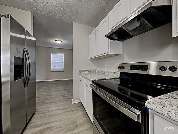 3rd image of 1933 Southernwood Ln