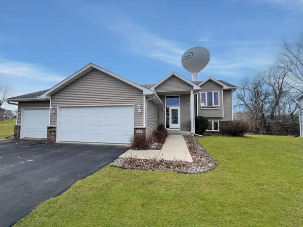 968 Farmers Ridge Trl, Belle Plaine, MN 56011