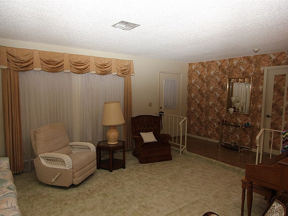 5th image of 8309 Hampshire Dr