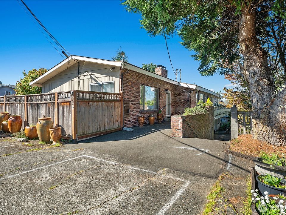 1st image of 324 3rd Avenue S