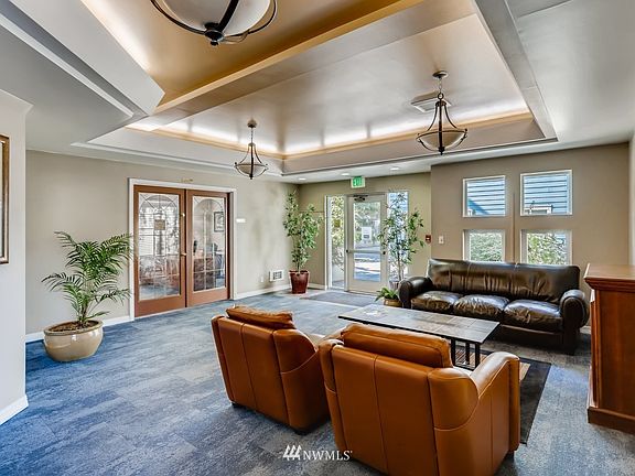 5th image of 300 10th Ave Unit A306
