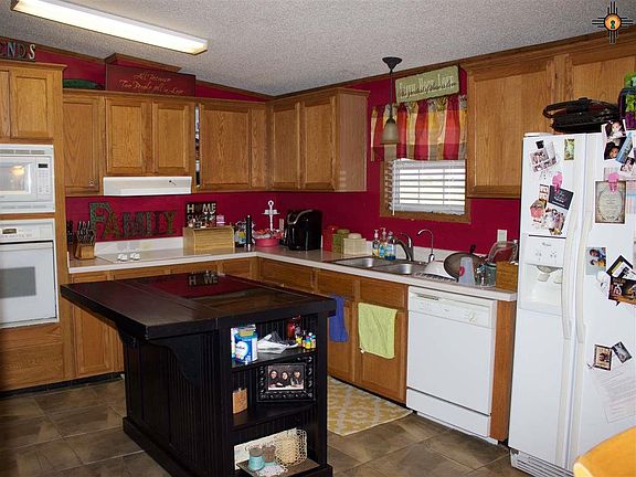 3rd image of 406 W Prairie Dog Ln