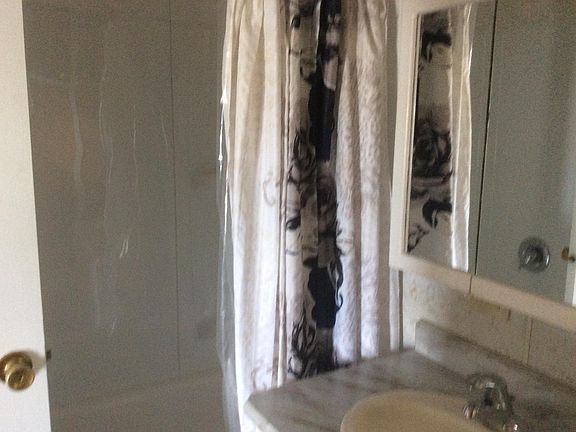 3rd image of 635-2 23rd St