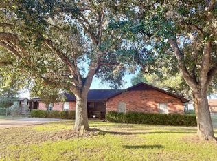 1006 Lee Rd, Columbus, TX 78934