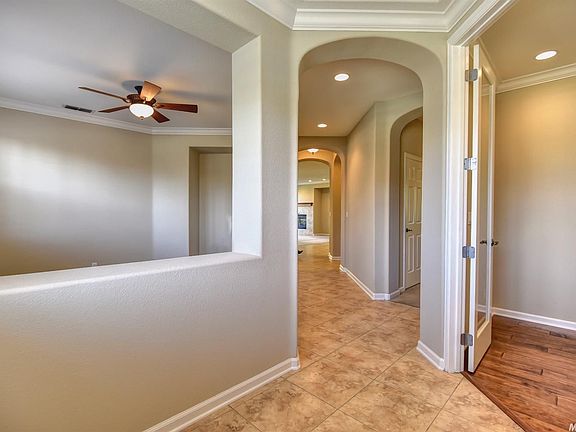 4th image of 101 Greenwood Ct