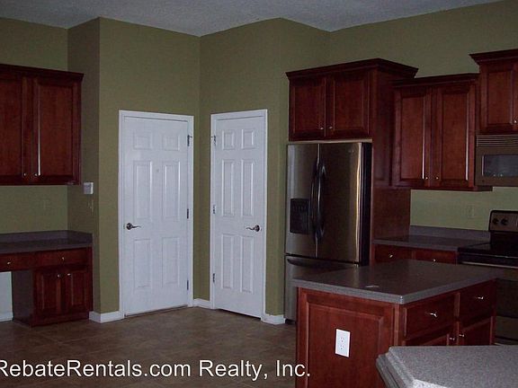 4th image of 8283 Hedgewood Dr