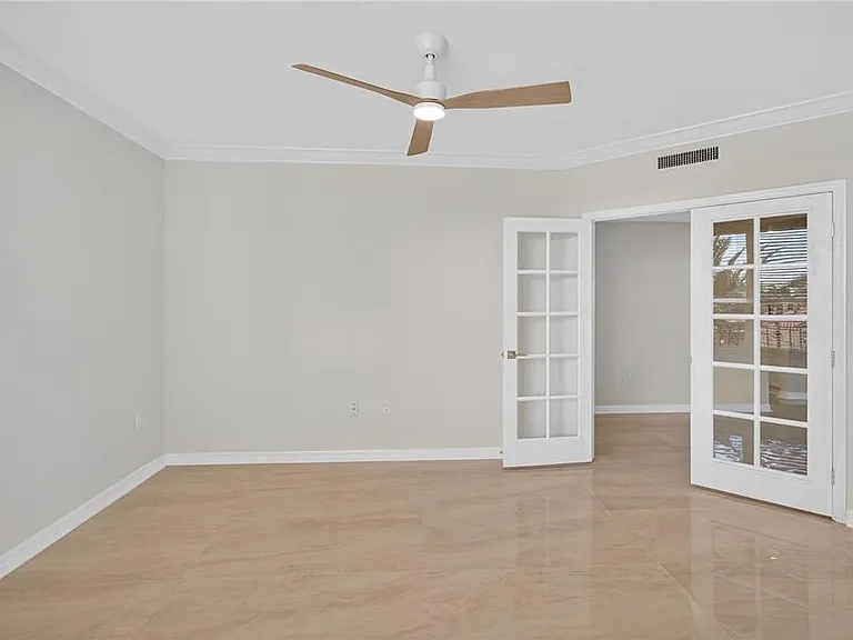 5430 Eagles Point Cir #202 — Photo 21