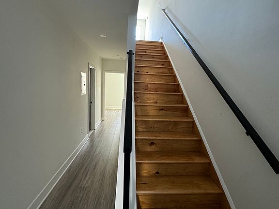 5th image of 2505 E Tioga St #C5