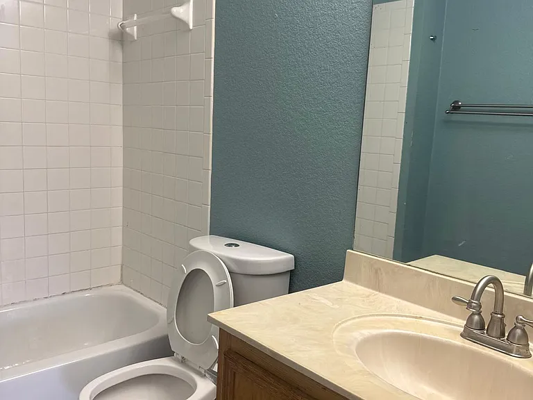 3604 Dustin Ct #B — Photo 11
