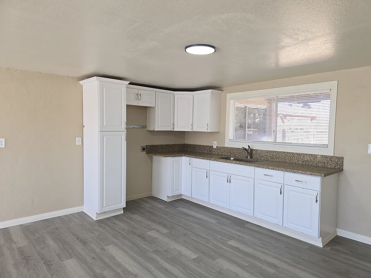 Building Photo - 8651 S Loop Blvd