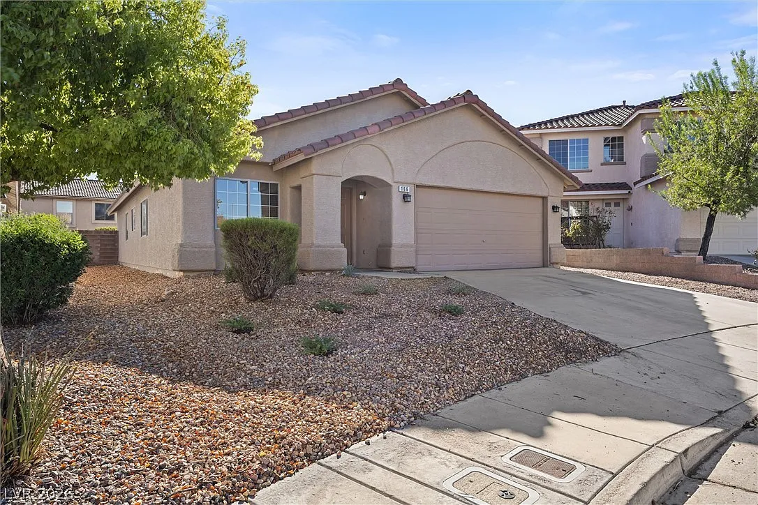 3 bed, 2.0 bath, 1605 sqft, $2,400 — Photo 3